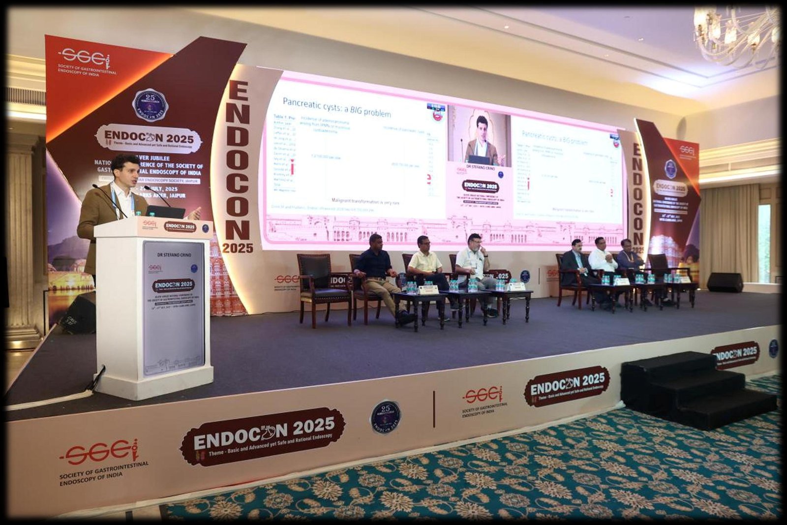 Live Endoscopy Transmission & Workshop Arena
